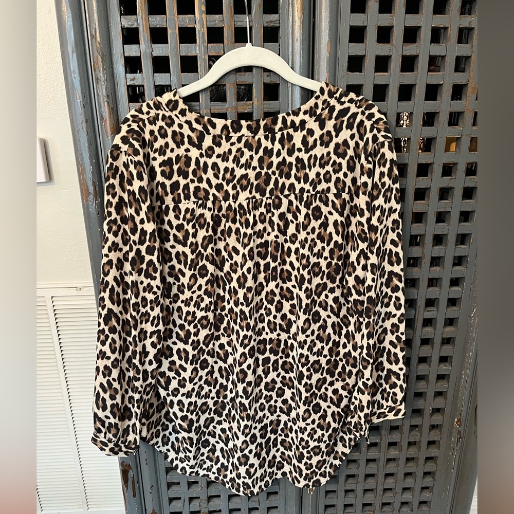 Vince Camuto Cheetah Print Size Large Long Sleeve… - image 3